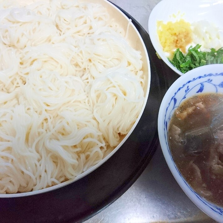 茄子と豚肉のつけそうめん